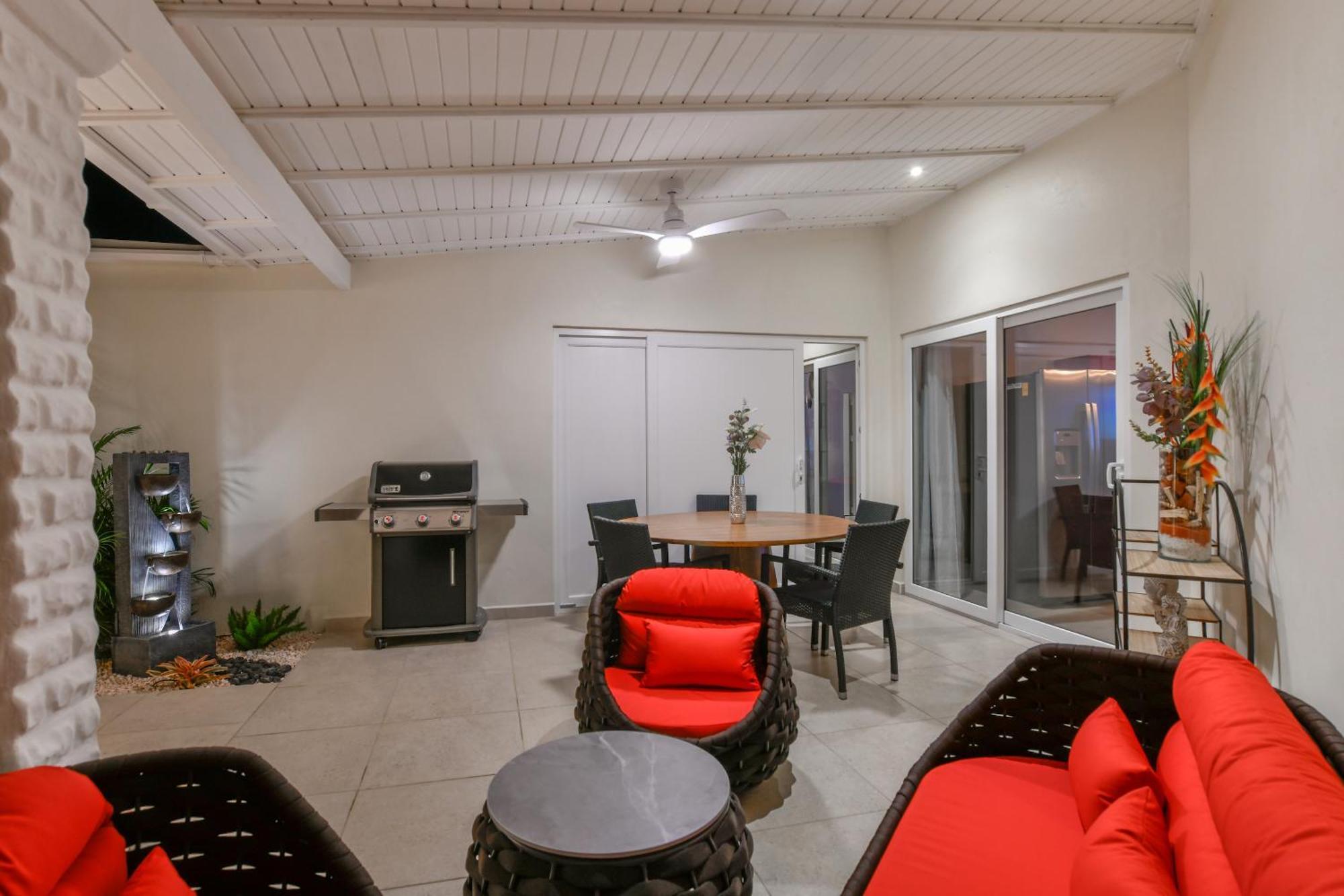 Boutique Hotel Swiss Paradise Aruba Villas And Suites Palm Beach Bagian luar foto