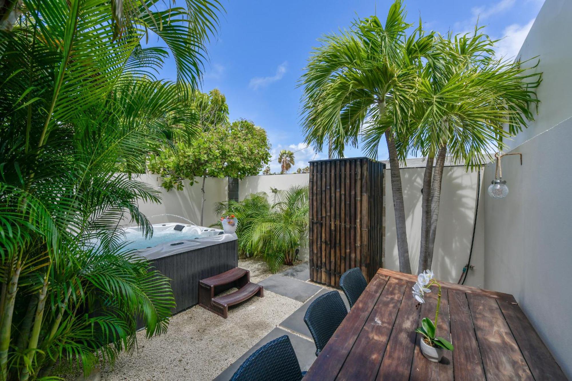 Boutique Hotel Swiss Paradise Aruba Villas And Suites Palm Beach Bagian luar foto